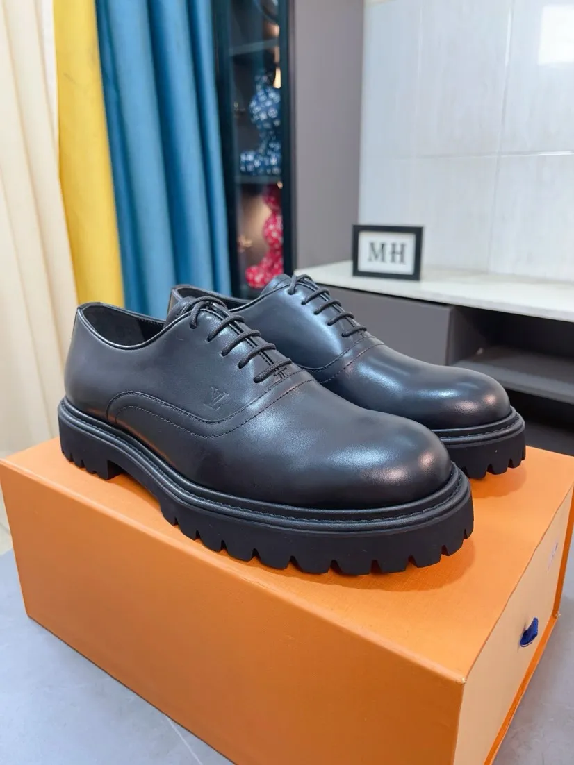 Men's shoes💰 660🌹🌹High version [LV] Louis Vuitton's popular casual leather shoes🎖Fashionable and elegant🎖🎖Material: Original imported open-edge beaded cowhide, washed cowhide leather lining, original open-molded rubber outsole, high-end and classy, ​​elegant quality, instantly transforming into a handsome man when you step on the foot❤❤Standard\nNumber of sizes: 39-44, 38, 45 customized